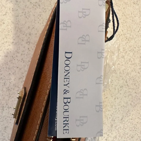 Adorable leather Dooney & Burke crossbody purse. Brand new with tags. - Picture 5 of 6